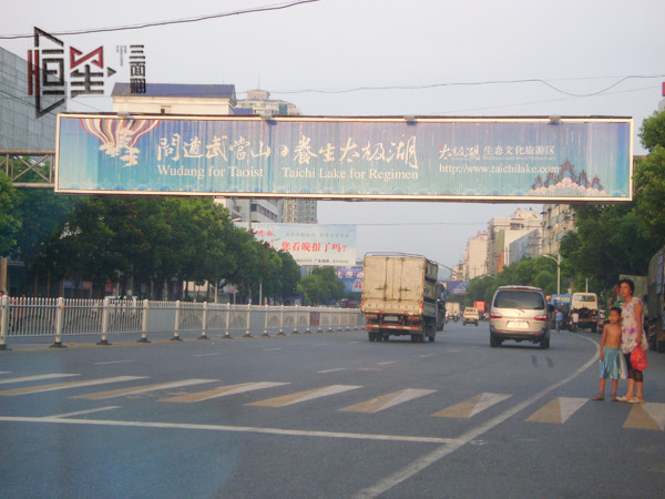 龍門(mén)架戶外廣告牌